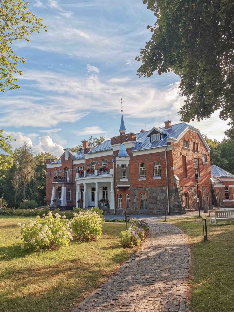 Luznavas muiza II min